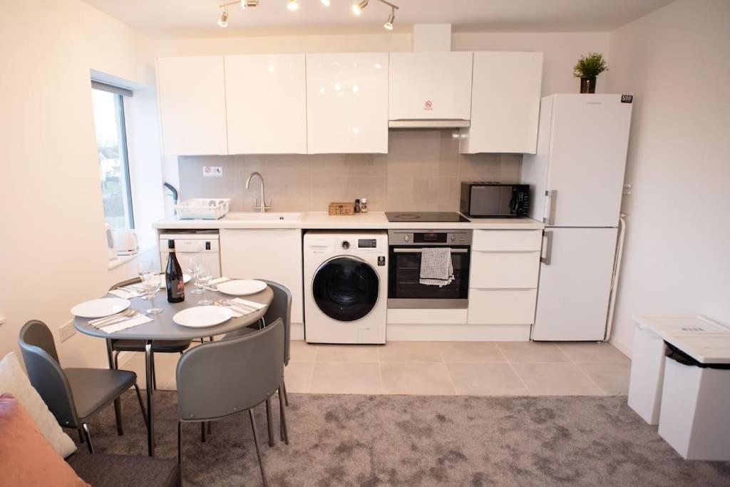 Walnut Flats-F5, Stylish 1-Bedroom - Parking, Netflix, Wifi - Close To Oxford, Bicester & Blenheim Palace Кидлингтон Экстерьер фото